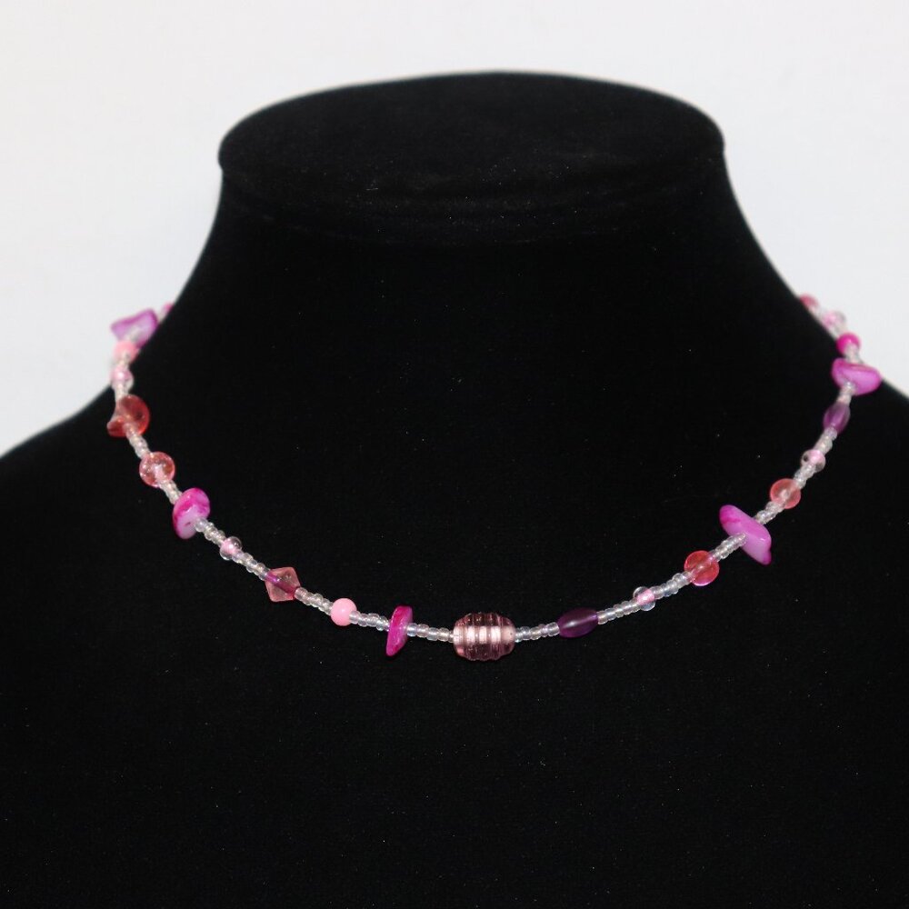 Beautiful NWOT pink and mermaid shimmer glass beaded necklace 16"